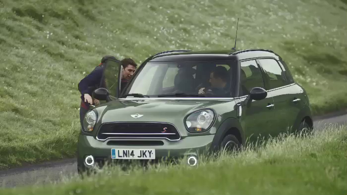 Mini – Hitchhiker | Service Production